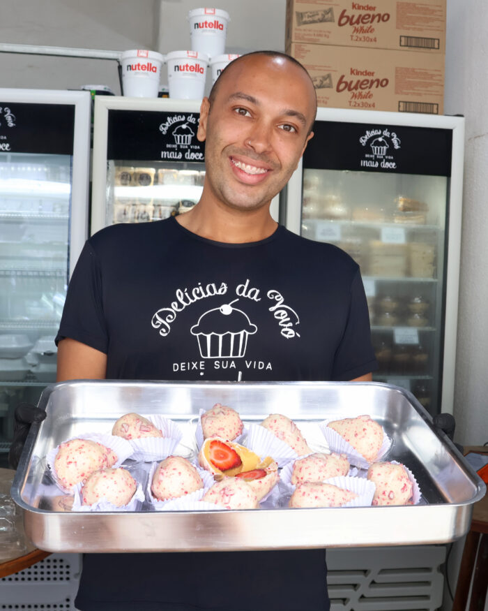 Morango cravejado: depois do morango do amor, fruta volta a fazer sucesso em nova combinação doce 2 MORANGO FOTO LEONARDO COSTA 01.jpg
