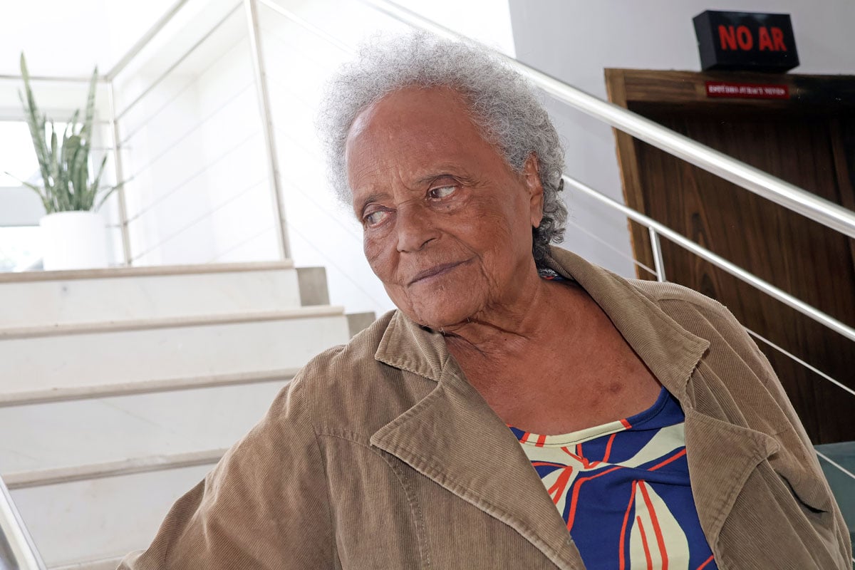 Nely Gonçalves, pioneira do samba na região, celebra uma vida dedicada à música