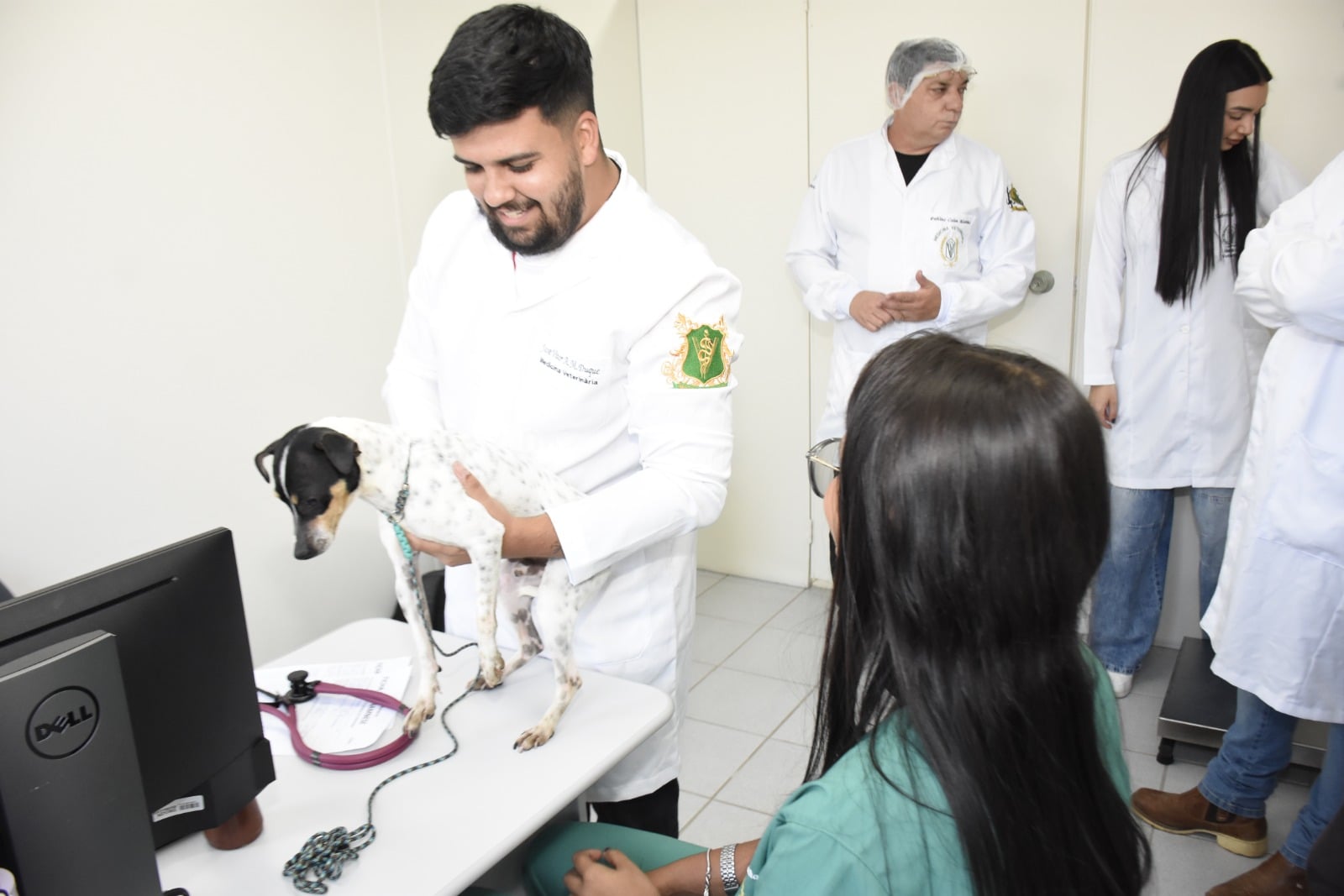 Clínica veterinária passa a oferecer atendimento a preço social e em horário noturno em Juiz de Fora
