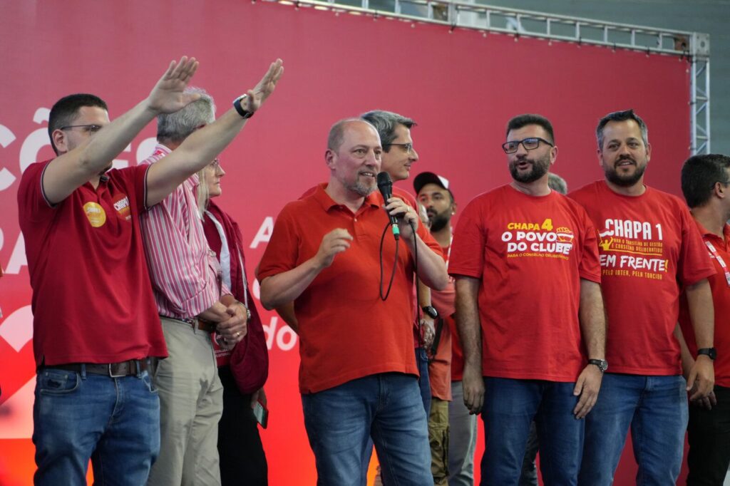 Reviravolta acontece e Inter acerta a contratação de treinador campeão brasileiro