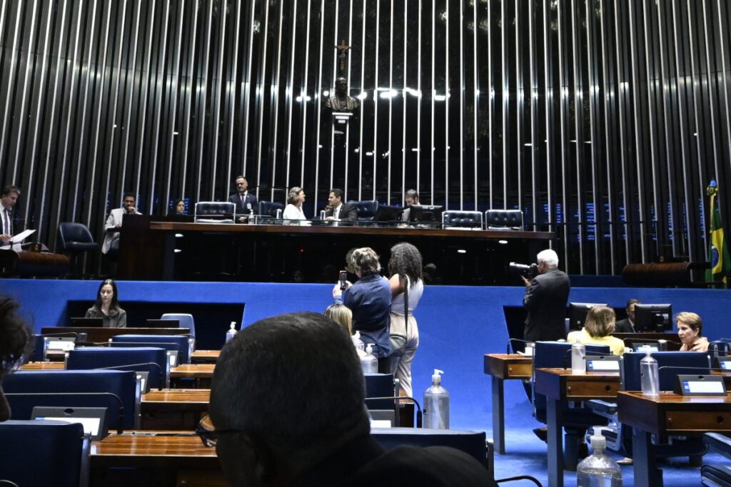 Duas vagas, 16 candidatos: conheça quem disputa o Senado por Minas Gerais nas eleições de 2026