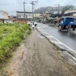 Falta de calçada em rua do Francisco Bernardino expõe pedestres a risco em Juiz de Fora 14 VIDA URBANA FRANCISCO BERNARDINO .jpg