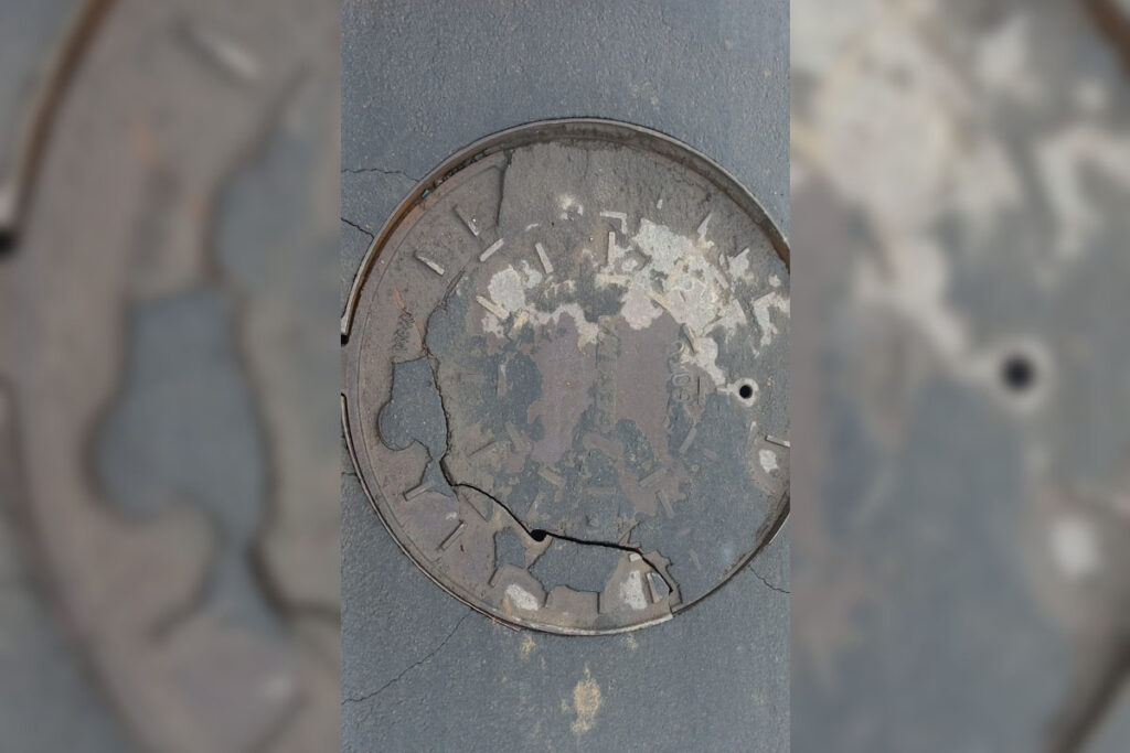 Trinca em tampa de bueiro oferece riscos na Avenida JK 1 VU Contribuicao do leitor 4
