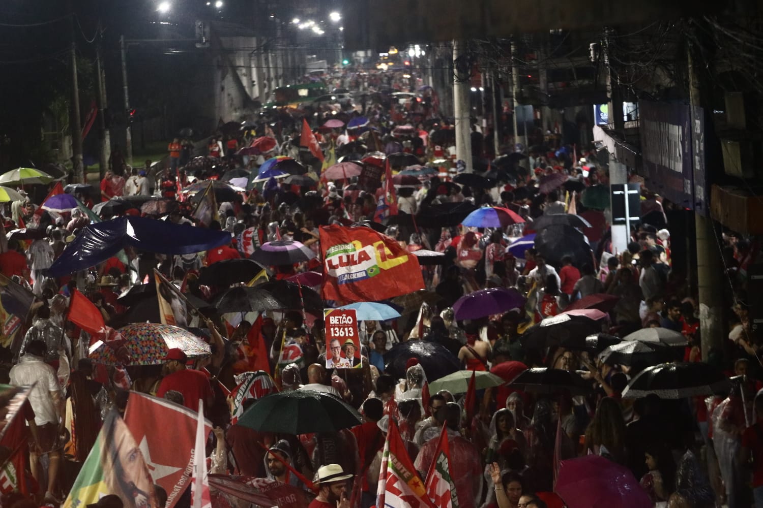 Mau tempo impede Lula de chegar a Juiz de Fora; ato segue sem presidente