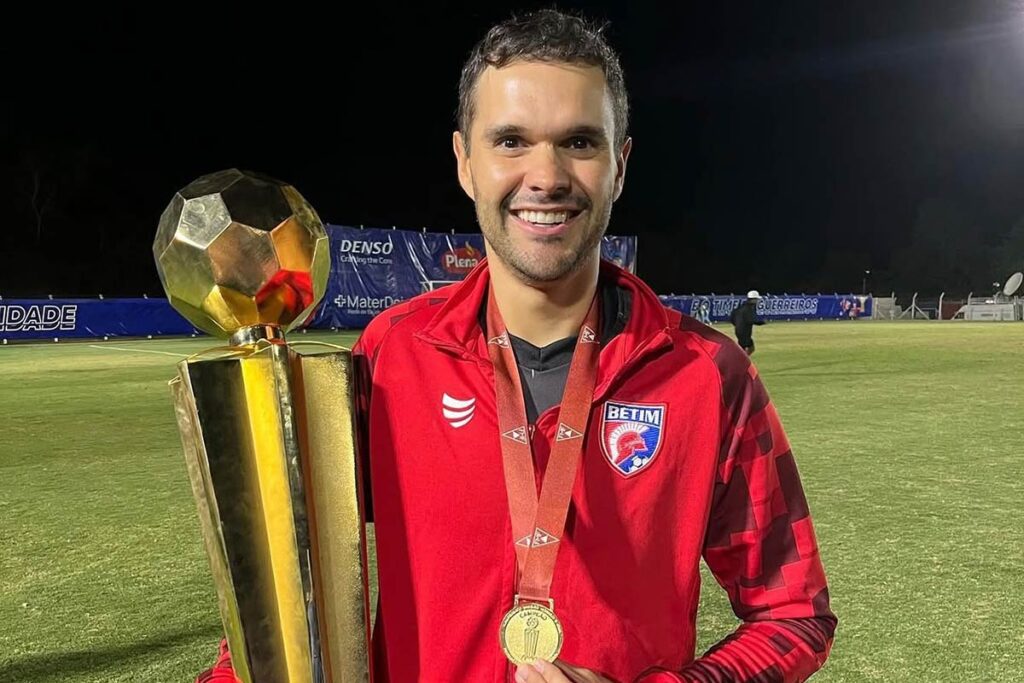 Juiz-forano Alex Nascif é anunciado como novo técnico do Villa Nova 2 Juiz-forano Alex Nascif é anunciado como novo técnico do Villa Nova