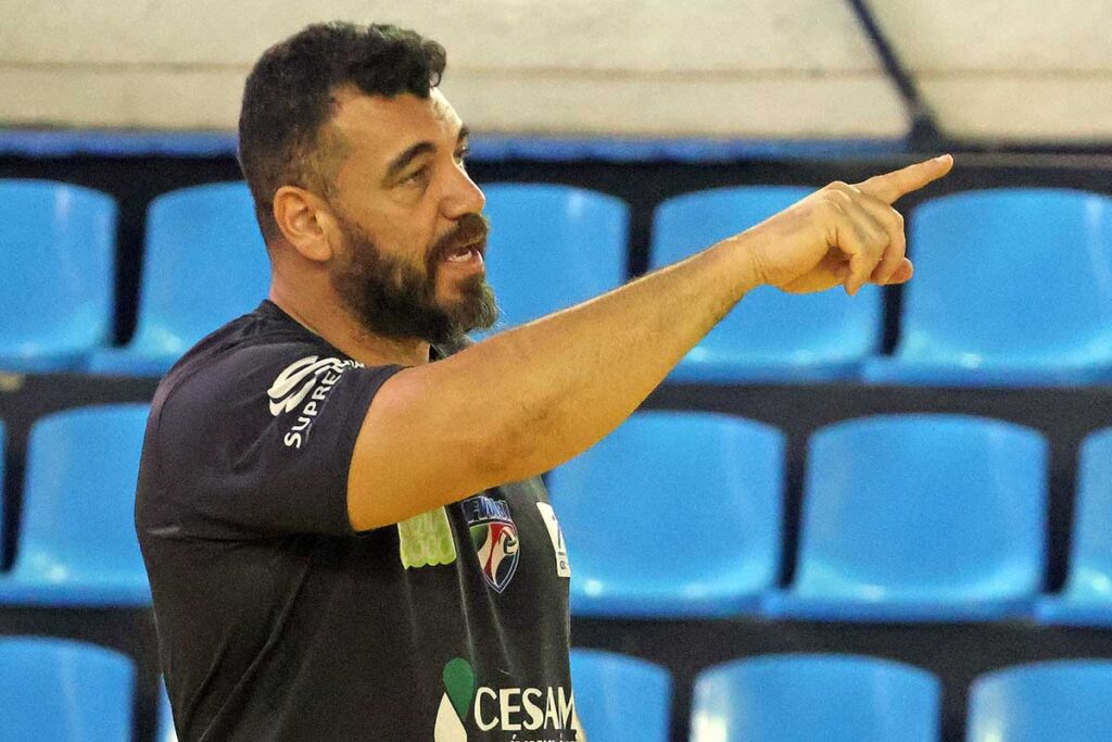 AO VIVO: André Silva, técnico do JF Vôlei e bronze no Brasileiro Interclubes Sub-16, é o entrevistado do Dá Jogo 3 AO VIVO: André Gomes, técnico campeão do Campeonato Brasileiro Interclubes Sub-16 de vôlei é o entrevistado do Dá Jogo