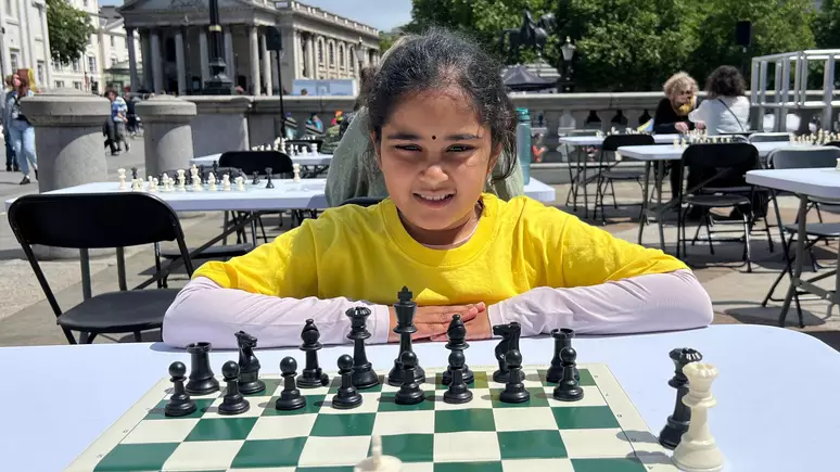 Aos 11 anos, menina que aprendeu xadrez sozinha durante a pandemia passou a enfrentar os melhores do mundo, quebrou recorde e conquistou um título inédito 1 aos 11 anos menina que aprendeu xadrez sozinha durante