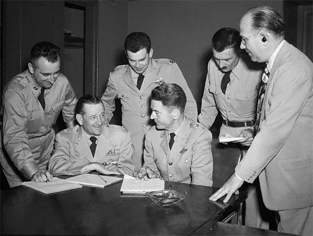 Arquivo secreto de 1952 relata 160 objetos sem explicação perto de armas nucleares e cientistas suspeitam de alienígenas