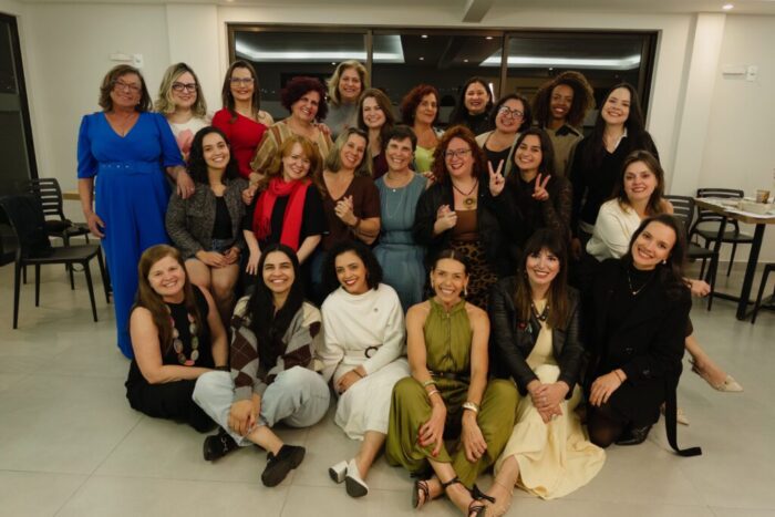 Mulheres que, em sua maioria, nunca haviam ocupado o lugar de autoras literárias transformam experiências, afetos, conflitos e memórias em diferentes formas de escrita - Foto: Anaís Zanetti