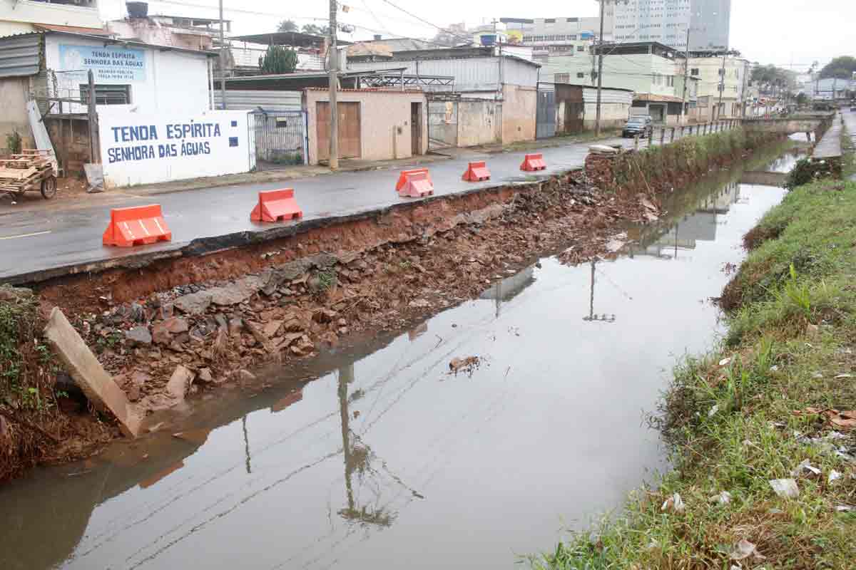 Após enchentes, obras de drenagem começam no Bairro Industrial