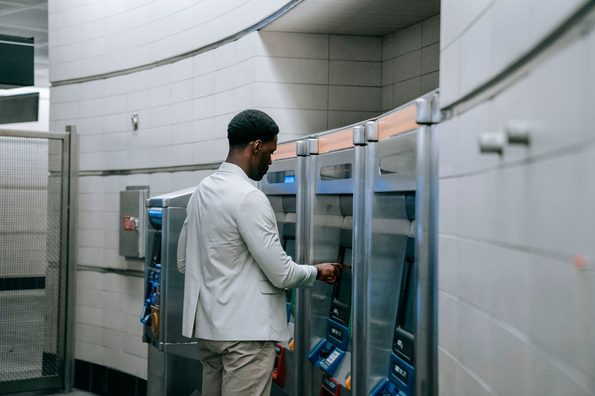 Banco é multado em mais de R$ 1 milhão por irregularidades em crédito consignado