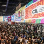 Multidão na Bienal do livro de São Paulo