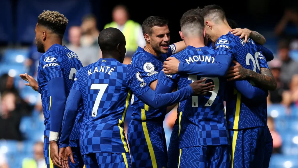 Aos 28 anos, jogador que passou pelas categorias de base de Chelsea e Leicester está sem clube, mas tem fortuna estimada em R$ 110 bilhões e é apontado como o jogador mais rico do mundo