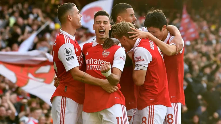 Jogador com 152 partidas pela seleção, passagem pelo Arsenal e carreira na Premier League vê problema do passado voltar e pode parar na prisão