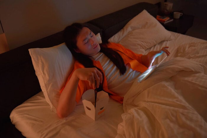 O que comer para dormir melhor? Veja alimentos que ajudam e atrapalham o sono