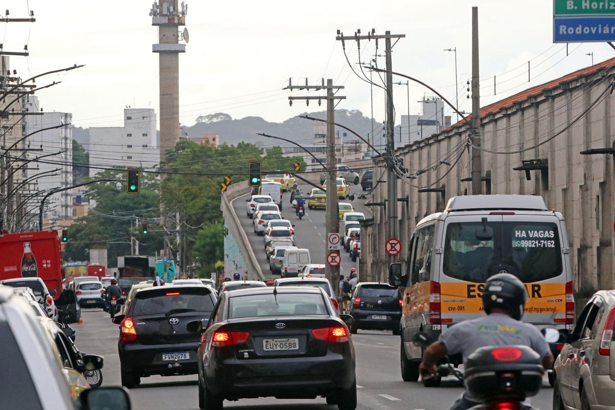CRLV 2026 começa a ser exigido nesta terça em Minas; veja quais placas