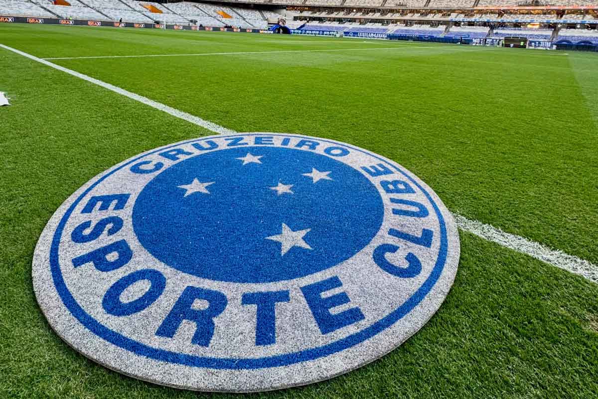 Jogadora paraguaia será indenizada por estabilidade após se machucar em partida do Cruzeiro