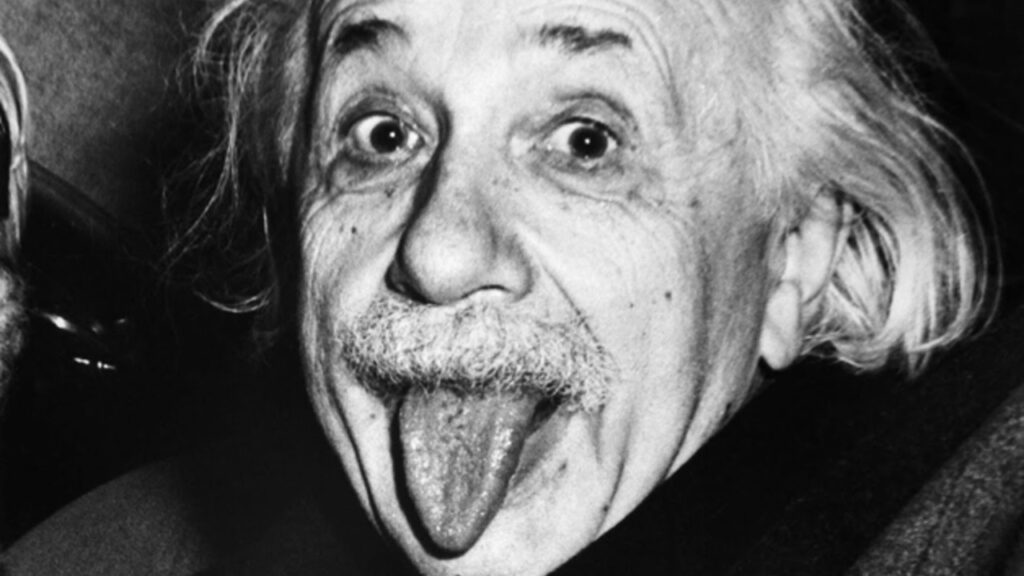 Albert Einstein, físico alemão que mudou a ciência: “A vida é como andar de bicicleta: para manter o equilíbrio, você precisa continuar se movendo”