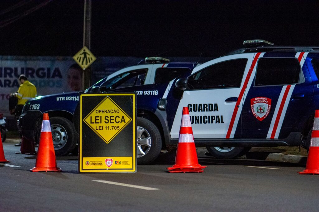Enquanto moradores de alguns estados terão que passar parte do domingo sem comprar ou consumir bebidas alcoólicas, outros poderão frequentar bares normalmente durante o primeiro turno das eleições