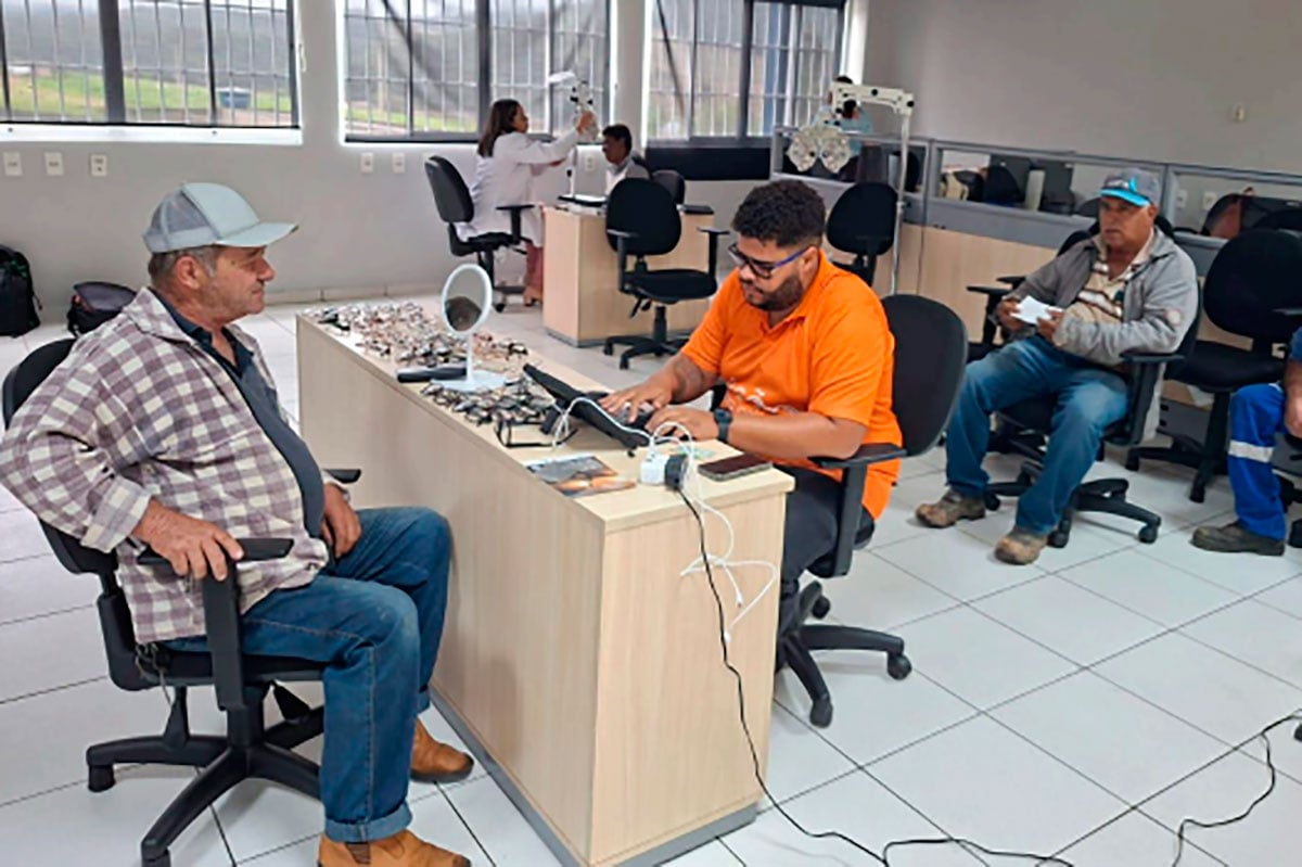 Caminhoneiros poderão fazer exame de vista e receber óculos gratuitos na BR-040