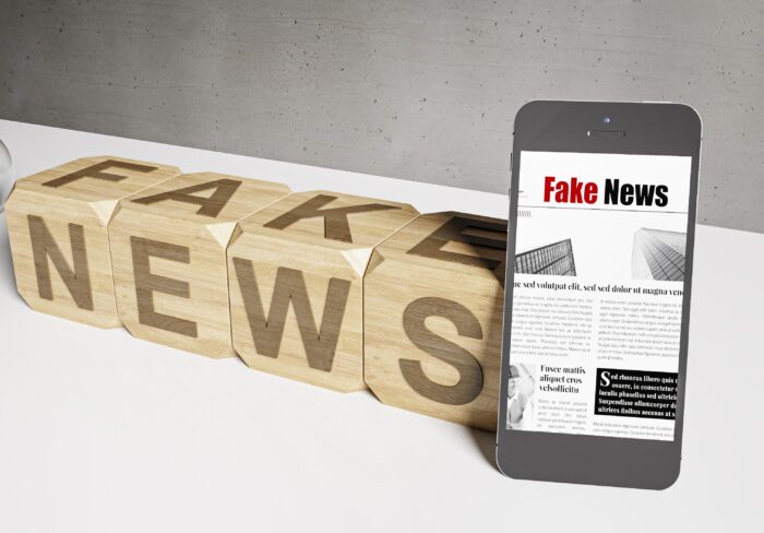 fake news smartphone magnific