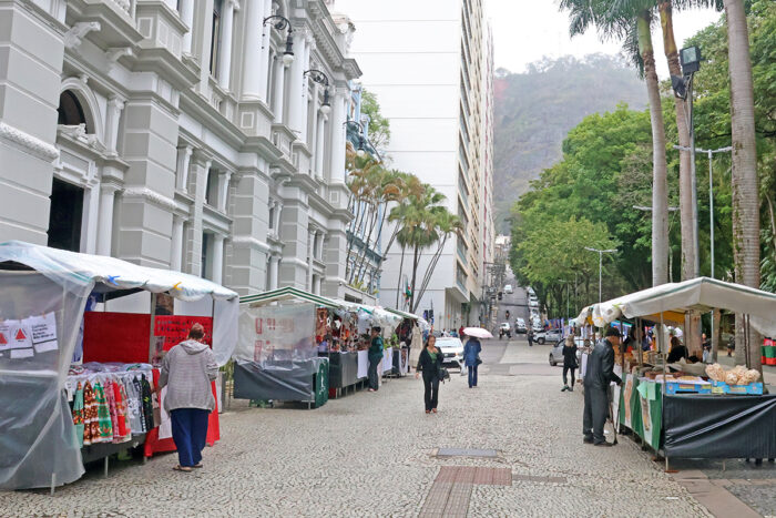 Economia Popular Solidária em JF: outra forma de produzir e vender 4 feira fecosol parque halfeld leonardo costa