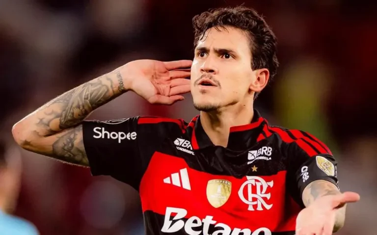 Enquanto barra a venda de Pedro, Flamengo negocia outro atacante por R$ 7,7 milhões