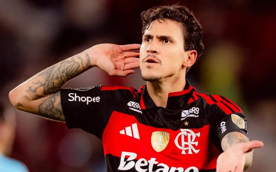 Enquanto barra a venda de Pedro, Flamengo negocia outro atacante por R$ 7,7 milhões