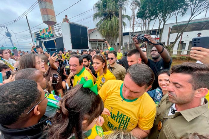 Durante campanha em Juiz de Fora, Flávio Bolsonaro diz que vai 'reorganizar as instituições' 2 flavio bolsonaro dentro felipe couri
