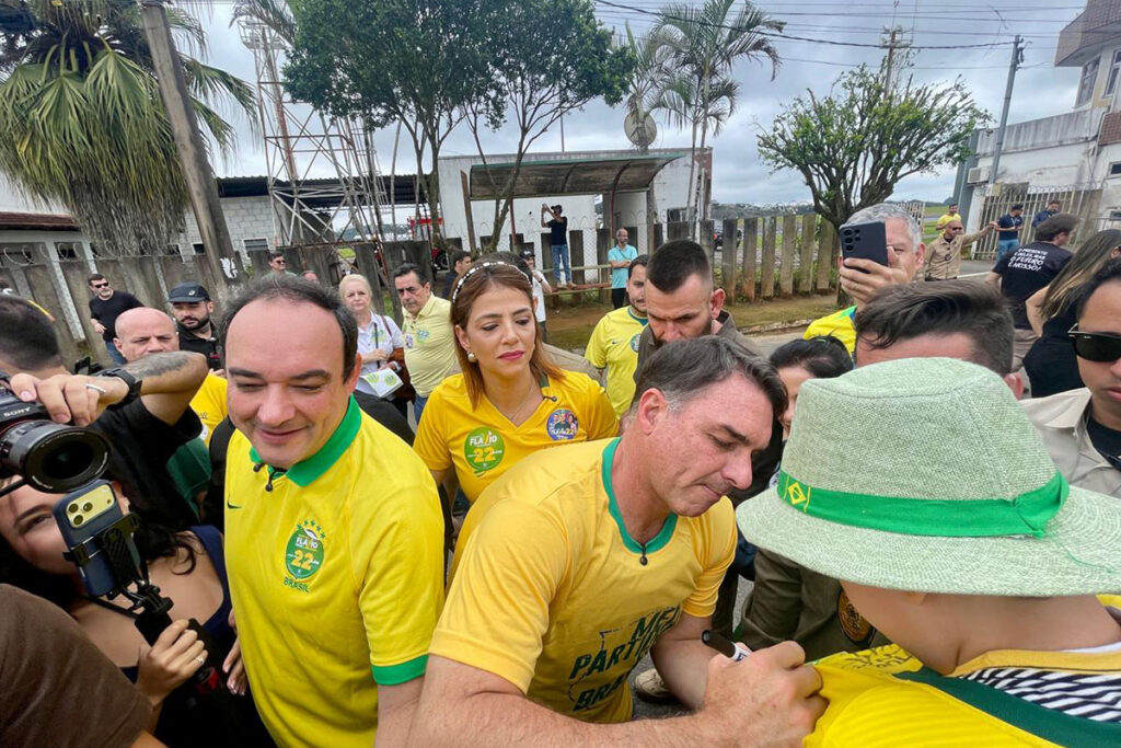 Durante campanha em Juiz de Fora, Flávio Bolsonaro diz que vai 'reorganizar as instituições' 2 flavio bolsonaro destac felipe couri