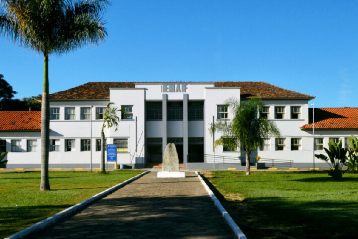 UFV abre seleção para profissional de Libras com salário de quase R$ 5 mil