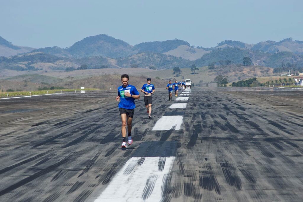 Aero Run estreia no Aeroporto da Zona da Mata com corrida inédita na pista de pouso e decolagem 2 aero run