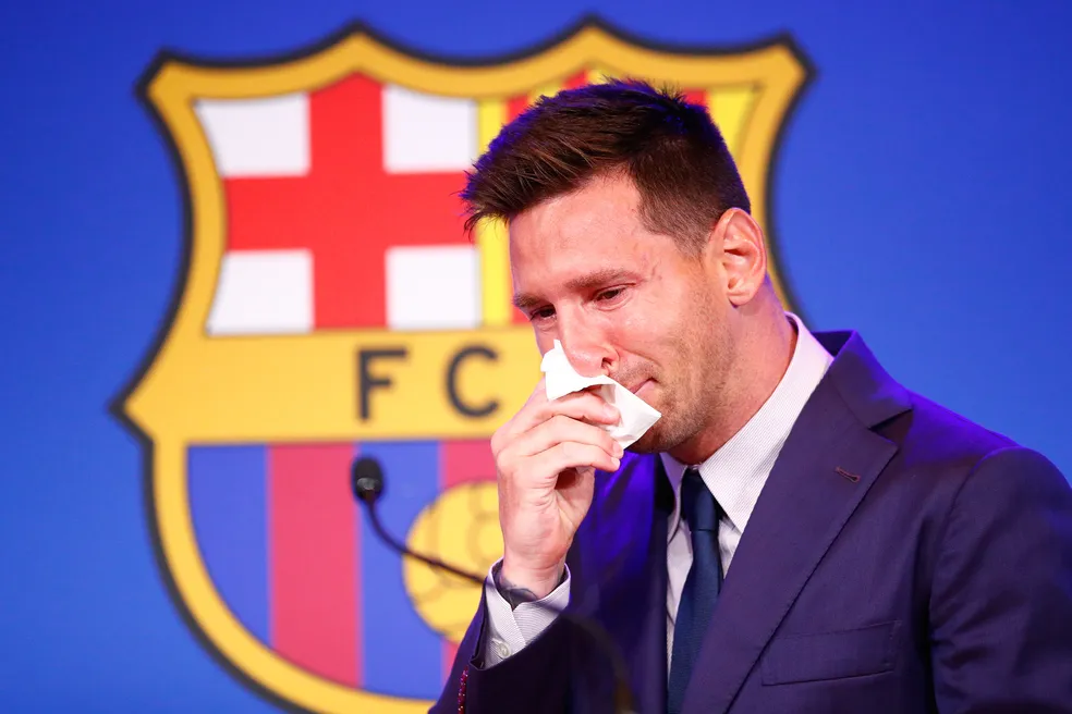 Messi surpreende o Barcelona e assina contrato com outro clube na Espanha