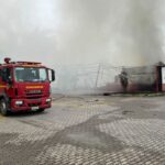 Galpão no Distrito Industrial pega fogo 10 Galpão no Distrito Industrial pega fogo