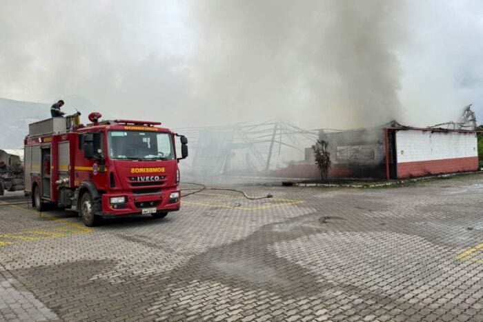 Galpão no Distrito Industrial pega fogo