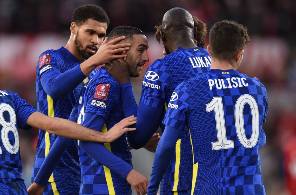 Ele brilhou no Ajax, foi campeão pelo Chelsea e agora desembarca no Brasil para assinar com o Botafogo