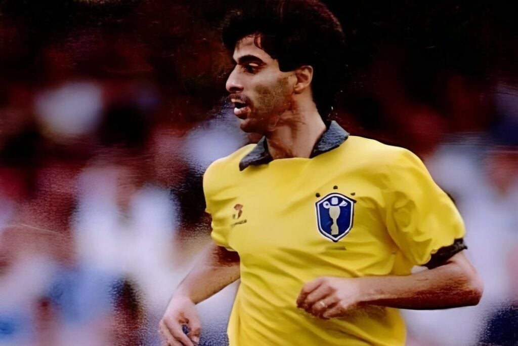 Ídolo de Botafogo e Vasco, Mauro Galvão faz sessão de autógrafos e fotos em Juiz de Fora