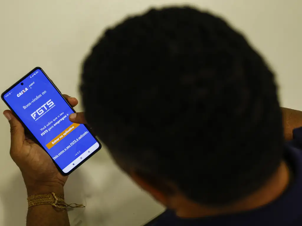 Nascidos em setembro já podem retirar até 50% do FGTS, mas escolha pode bloquear o restante