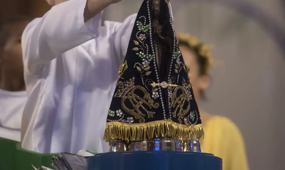 Boato sobre Nossa Senhora Aparecida viraliza e TSE manda retirar publicações sobre Flávio Bolsonaro