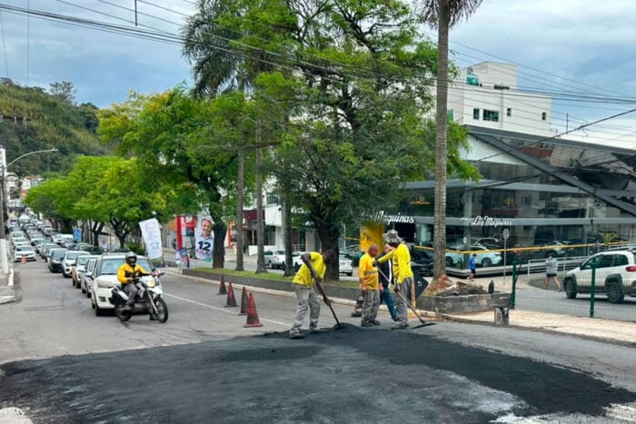 Obras para nova faixa de pedestres deixam trânsito retido no Cascatinha 1 obra cascatinha foto smu