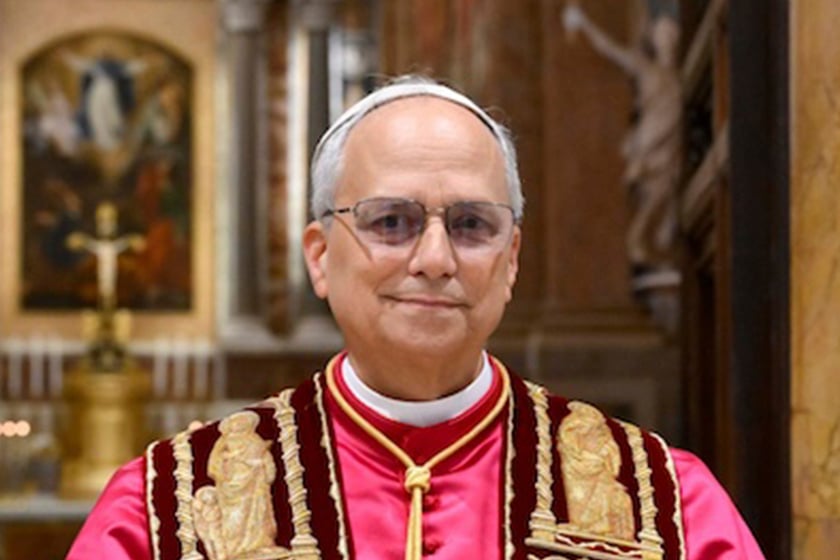 Papa Leão XIV assina decreto no Vaticano que pode aumentar o salário de brasileiros