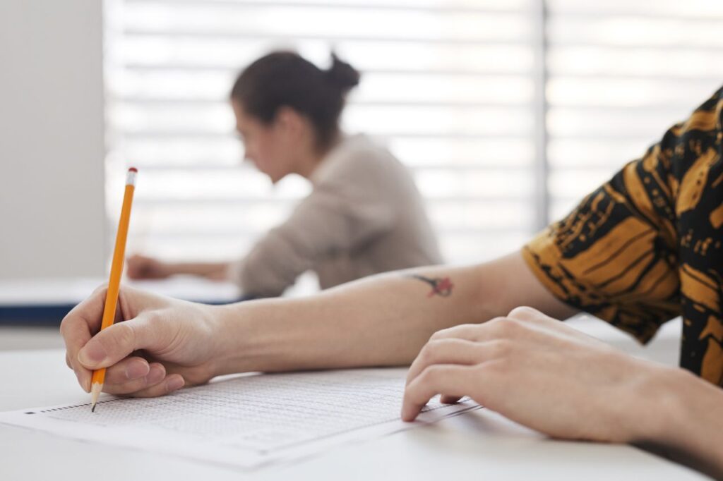 Maior concurso aberto do país reúne 4.210 oportunidades, aceita candidatos de nível médio e paga até R$ 11,1 mil; inscrições vão até 13 de outubro