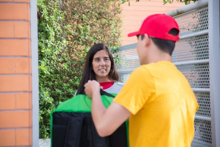 7ª mulher mais rica do Brasil entra na briga com o iFood e lança delivery em mais de 400 cidades