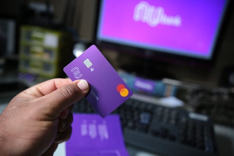 Nubank prepara possível negócio de até R$ 68,7 bilhões para comprar outro banco digital, que já tem mais de 16 milhões de clientes