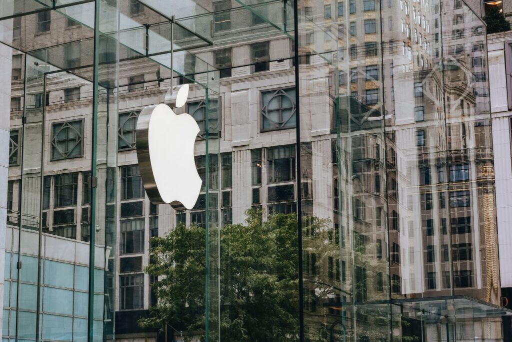 Funcionário da Apple desde 2007 passa a guardar a sexta-feira por motivo religioso, recusa turno nesse horário e demissão termina em acordo de US$ 150 mil