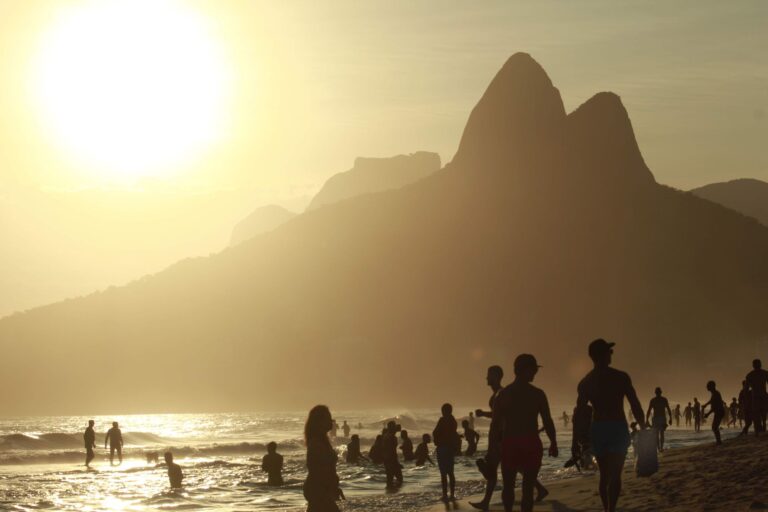 Previsão aponta quando o calor vai começar a diminuir e fazer o tempo virar no Brasil