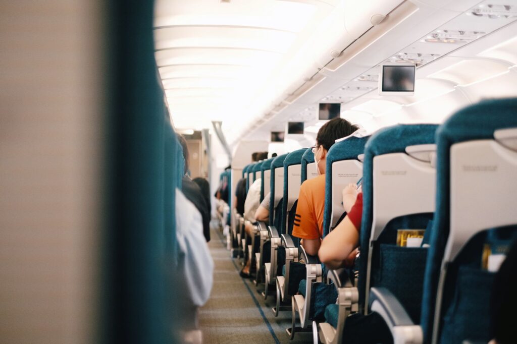 Quem pretende viajar de avião ainda em 2026 precisa ficar atento ao novo preço das passagens, que chegaram a R$ 776,87 por trecho