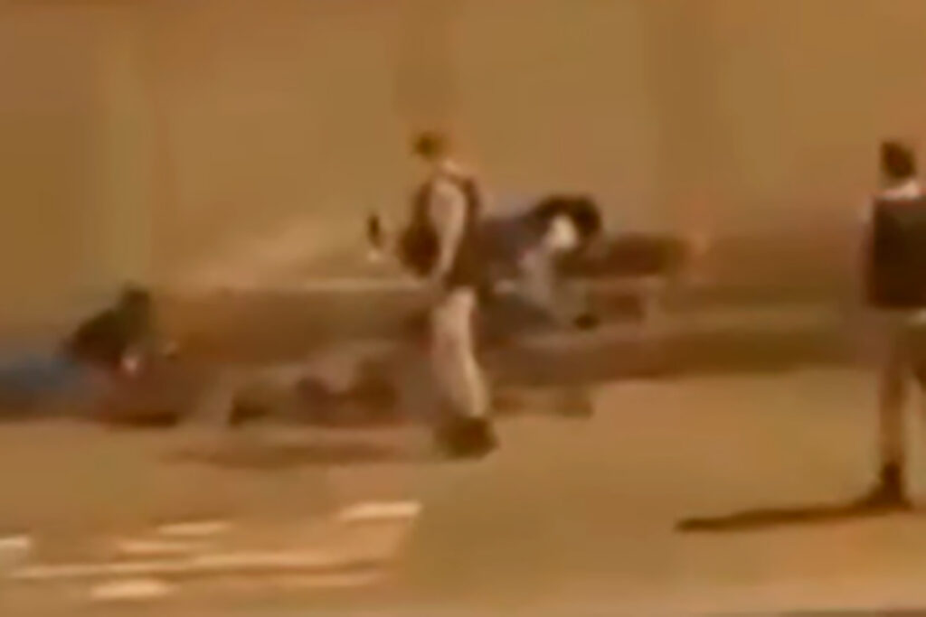 Homem é encontrado morto no Santa Luzia e PM joga spray de pimenta em cachorros próximos ao corpo 1 Homem é encontrado morto no Santa Luzia e PM joga spray de pimenta em cachorros próximos ao corpo