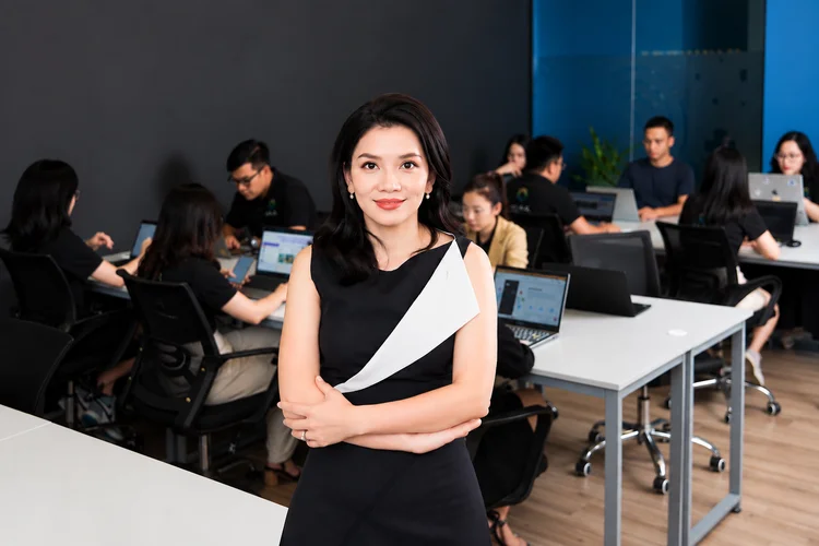 Vietnamita sofria para falar inglês quando estudava em Stanford, criou aplicativo para resolver o próprio problema e hoje alcança 100 milhões de alunos em 120 países