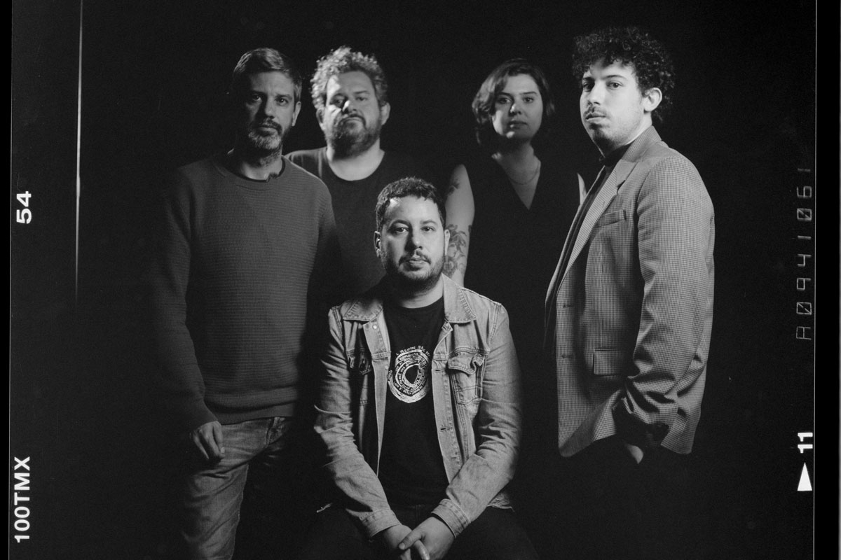 Alles Club transforma luto em experiência sonora em álbum gravado entre Brasil e Suíça